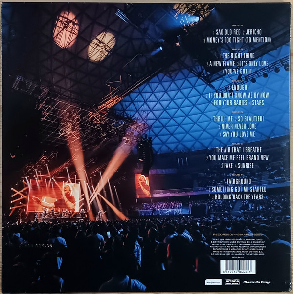 Holding Back The Years: 40 Years Of Simply Red (Live In Santiago)