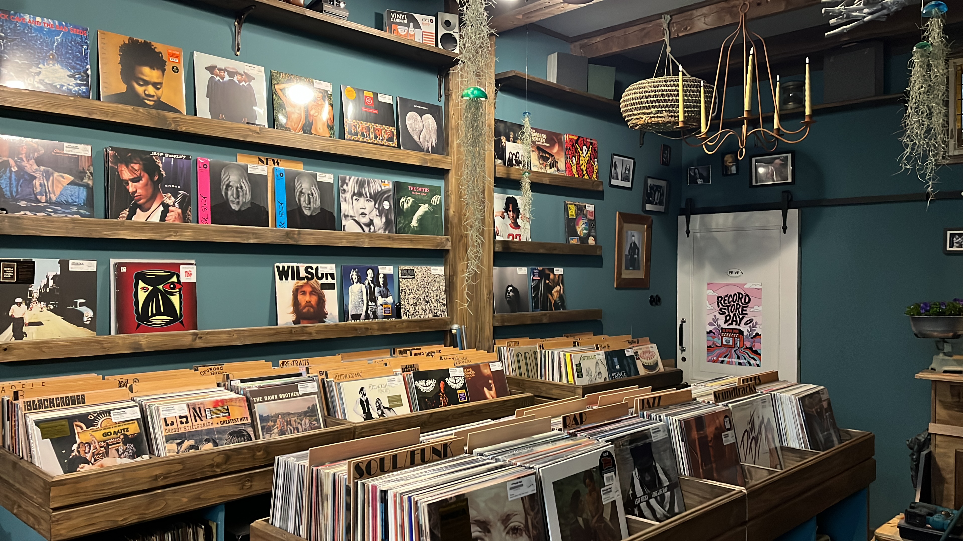 Ons assortiment vinyl platen op de schappen